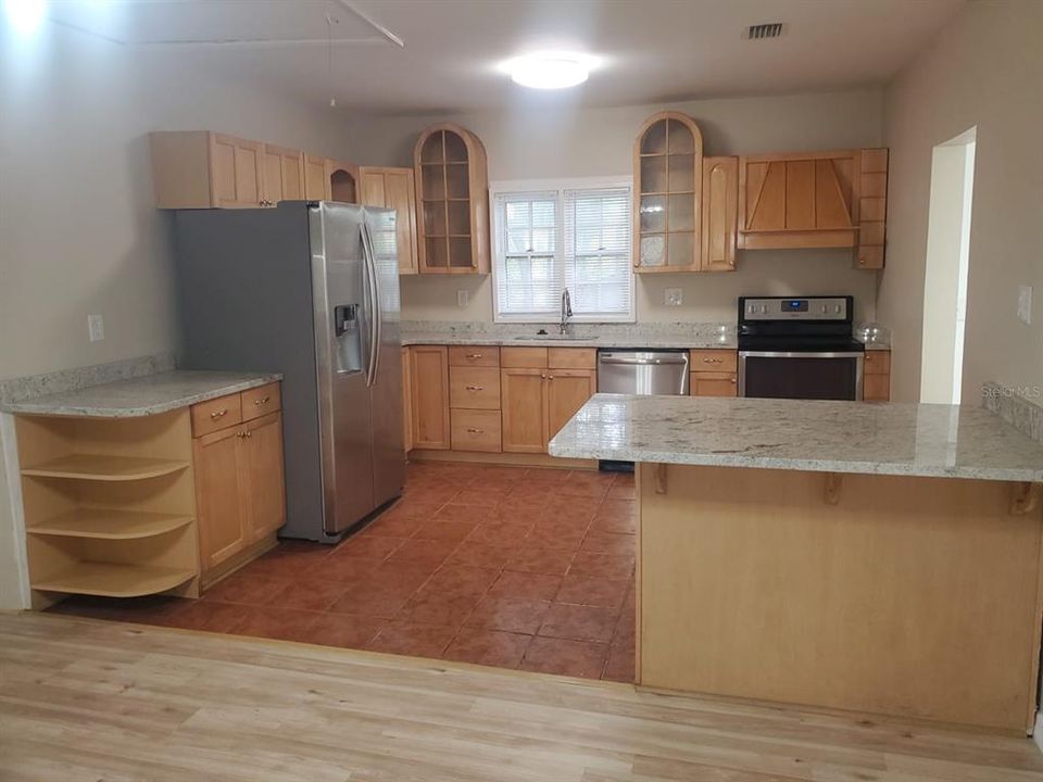 Recently Sold: $229,900 (3 beds, 1 baths, 949 Square Feet)
