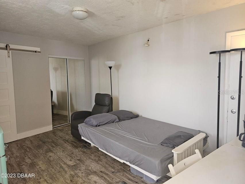 For Sale: $79,000 (1 beds, 1 baths, 221 Square Feet)