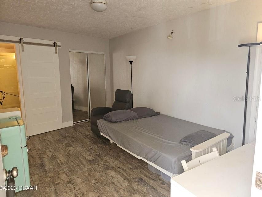 For Sale: $79,000 (1 beds, 1 baths, 221 Square Feet)