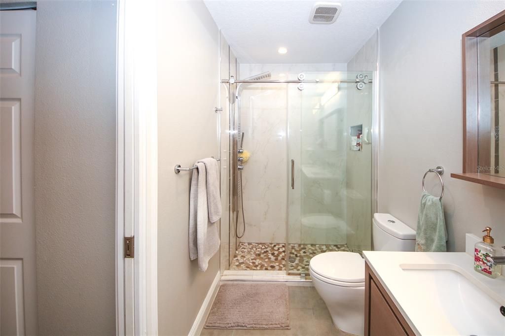 最近售出: $325,900 (2 贝兹, 2 浴室, 1340 平方英尺)