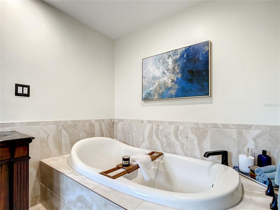 最近售出: $430,000 (4 贝兹, 2 浴室, 1577 平方英尺)