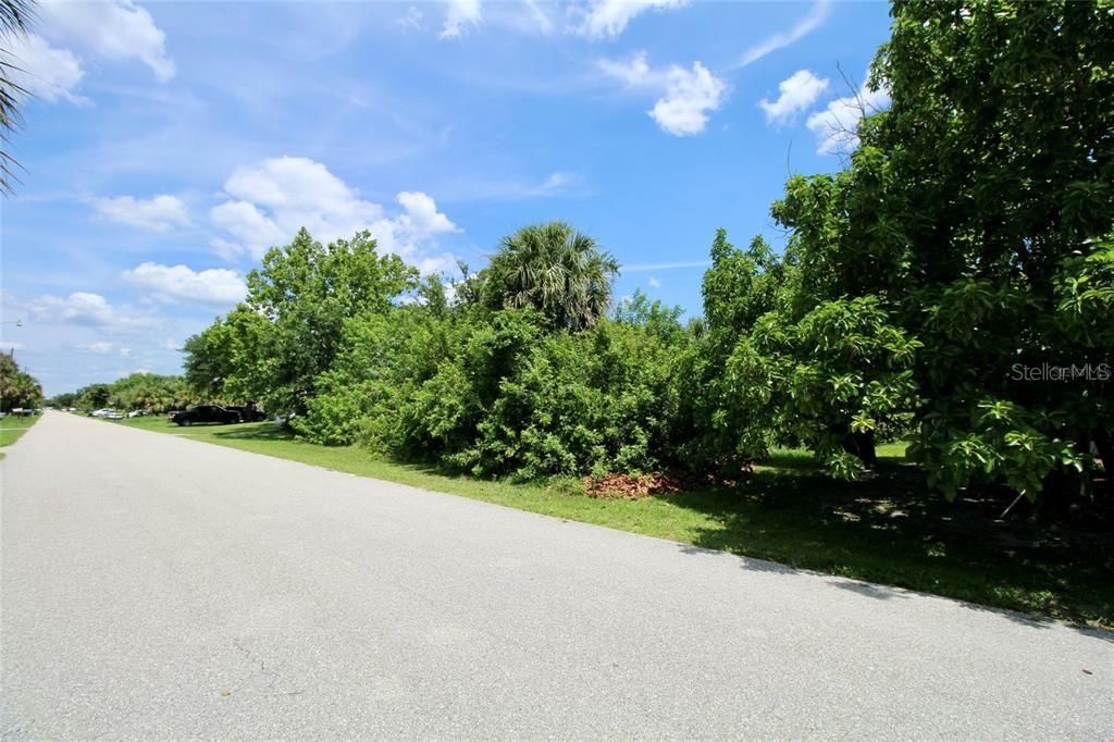 En Venta: $28,000 (0.23 acres)