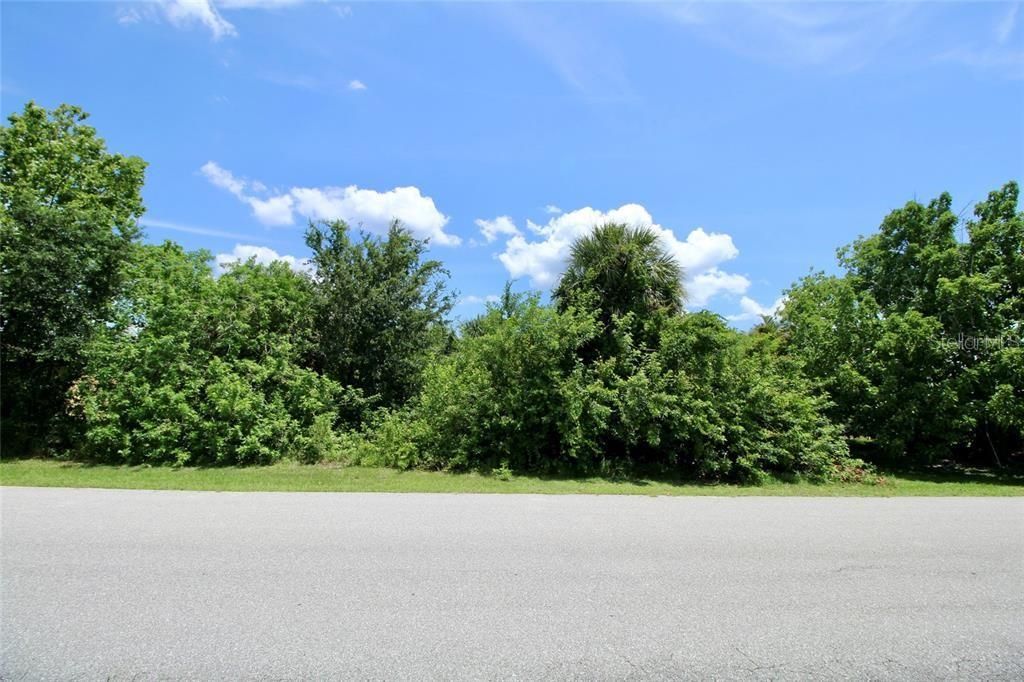 En Venta: $28,000 (0.23 acres)