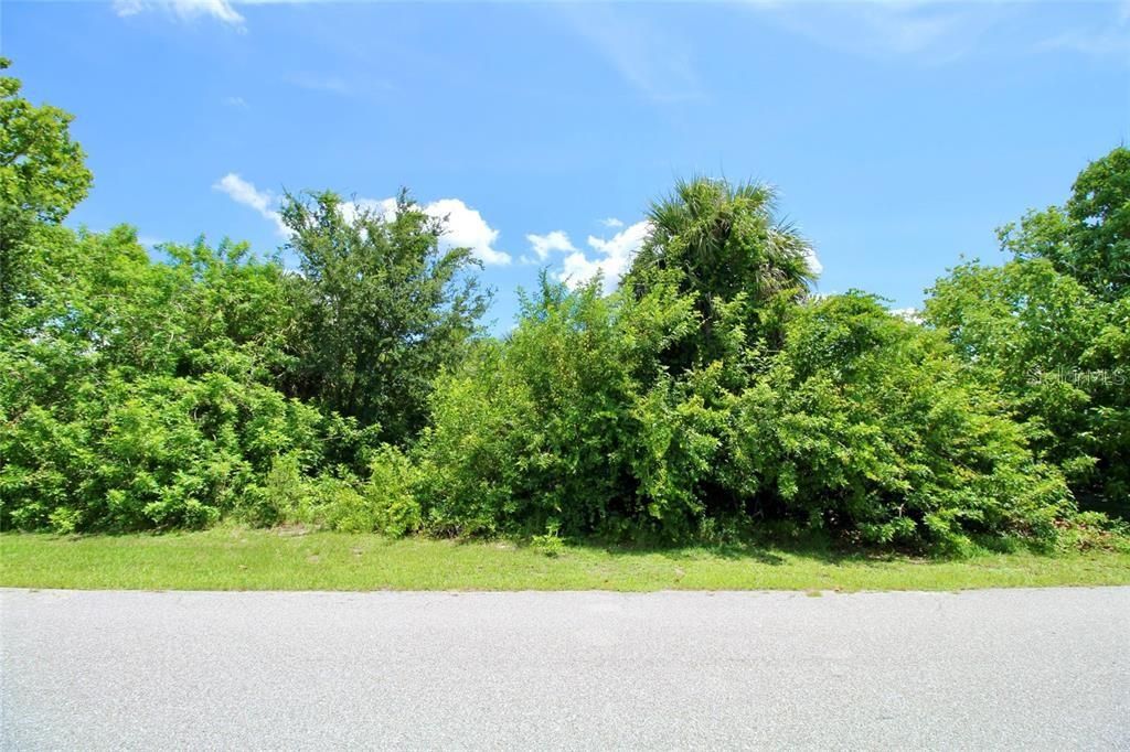 En Venta: $28,000 (0.23 acres)