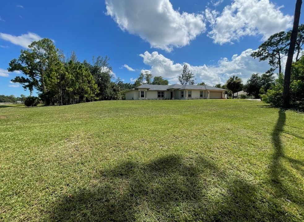 Recently Sold: $650,000 (4 beds, 3 baths, 2106 Square Feet)