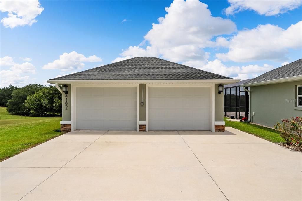 Detached 2 CAR GARAGE w/ heat, air conditioning, & 220V outlet