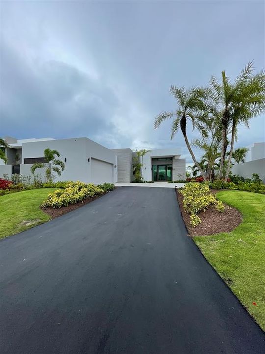 Recently Sold: $4,700,000 (3 beds, 3 baths, 2600 Square Feet)