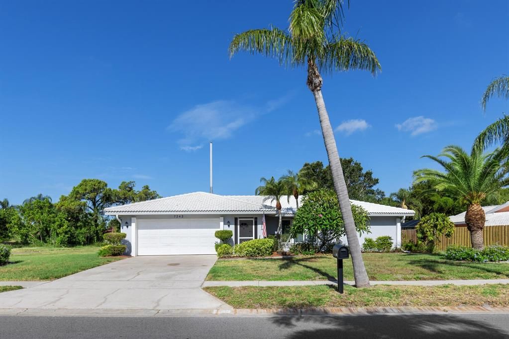 Recently Sold: $624,000 (3 beds, 2 baths, 1810 Square Feet)