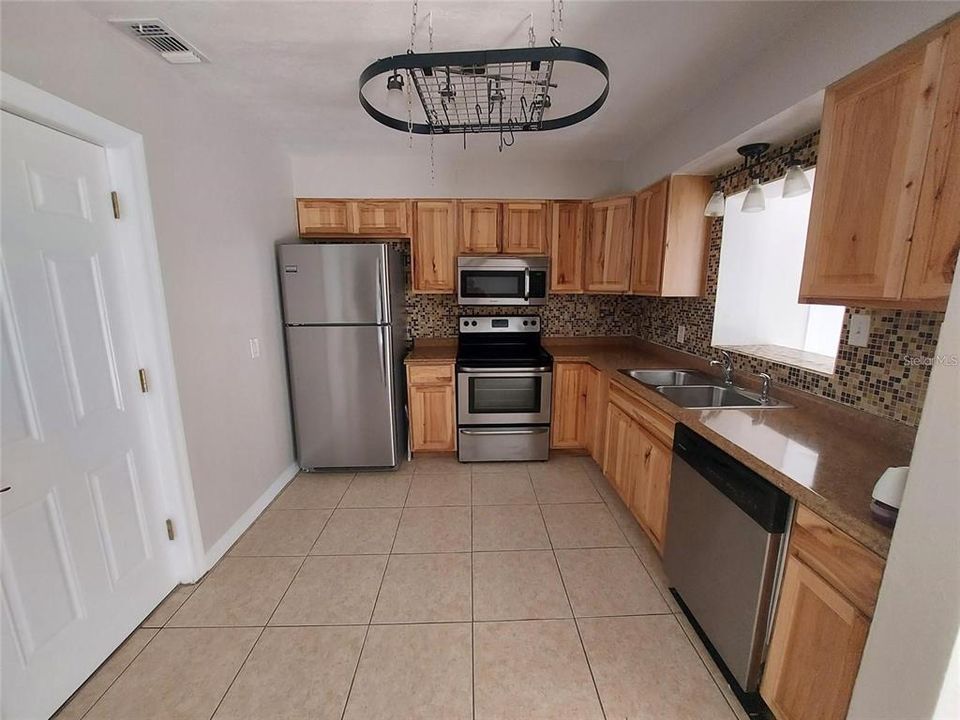 Recently Rented: $2,000 (2 beds, 2 baths, 1169 Square Feet)