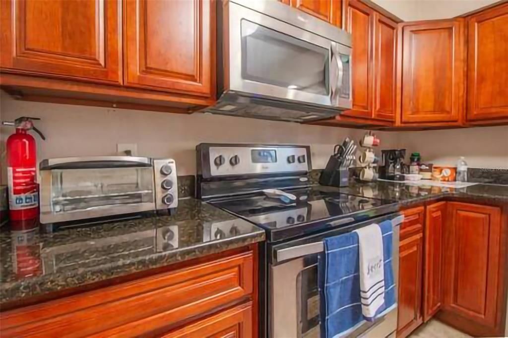 В аренду: $5,400 (6 спален, 4 ванн, 2020 Квадратных фут)