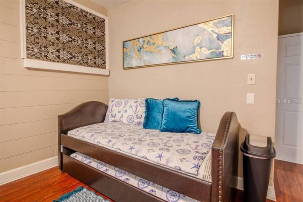 В аренду: $5,400 (6 спален, 4 ванн, 2020 Квадратных фут)