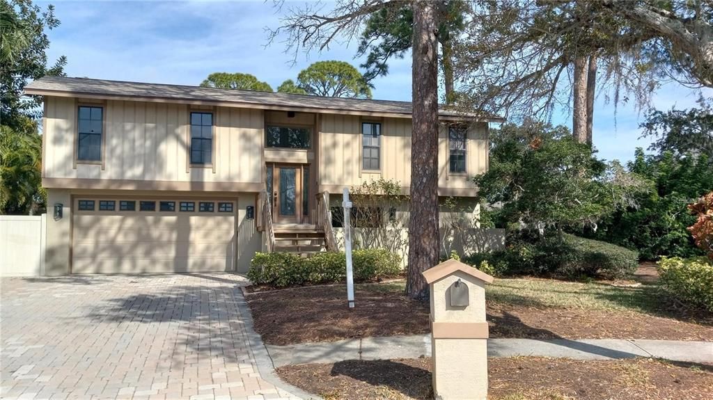 Well maintained Seminole pool home