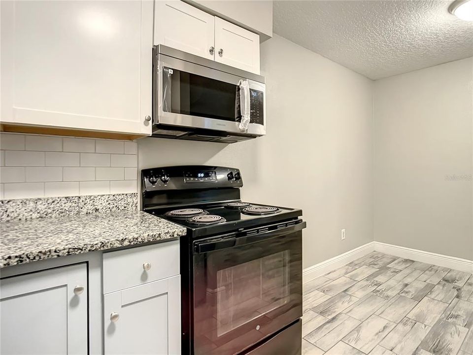 Recently Rented: $1,550 (2 beds, 1 baths, 768 Square Feet)