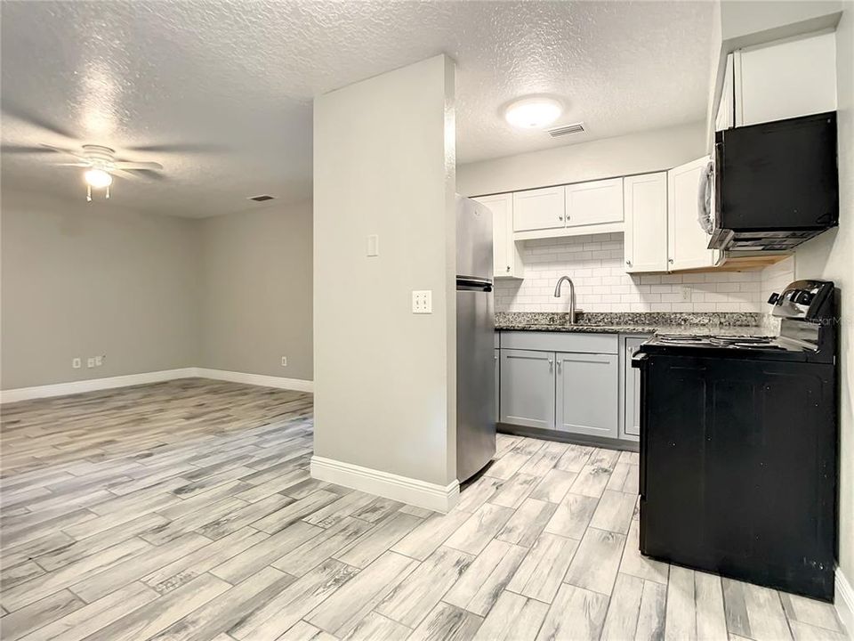 Recently Rented: $1,550 (2 beds, 1 baths, 768 Square Feet)