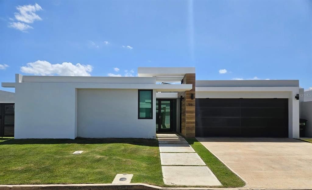 Недавно продано: $895,000 (4 спален, 3 ванн, 2800 Квадратных фут)