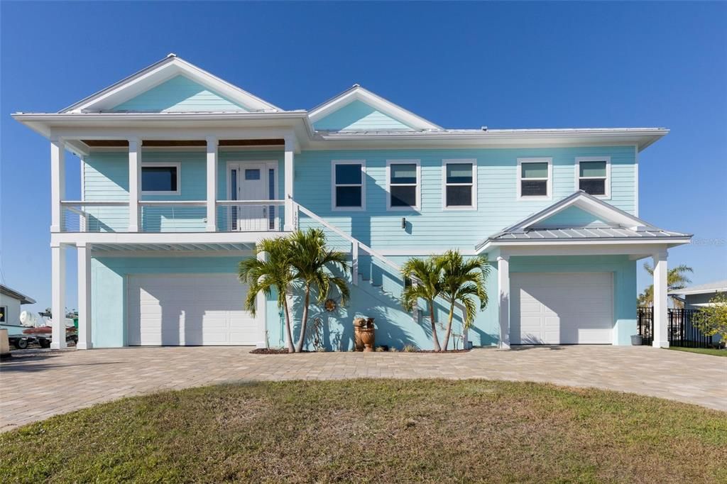 Recently Sold: $2,900,000 (4 beds, 3 baths, 2929 Square Feet)