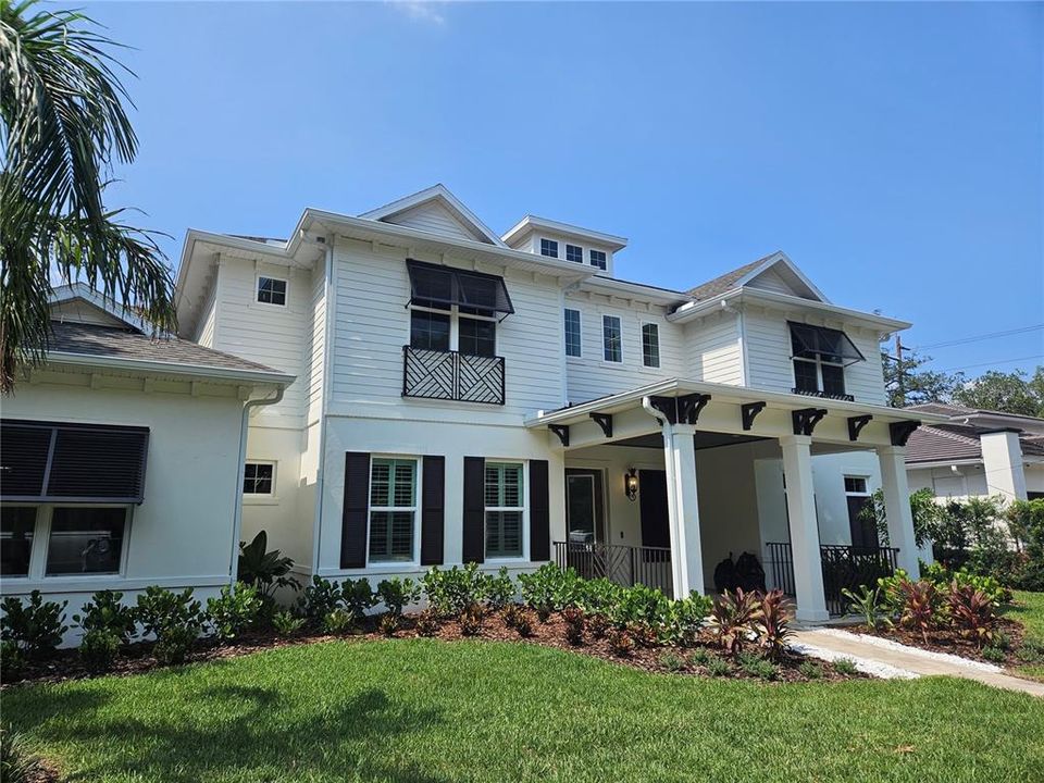 最近售出: $2,350,052 (5 贝兹, 5 浴室, 5454 平方英尺)