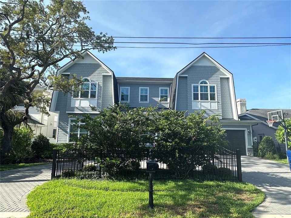 Recently Sold: $3,695,000 (4 beds, 5 baths, 5480 Square Feet)