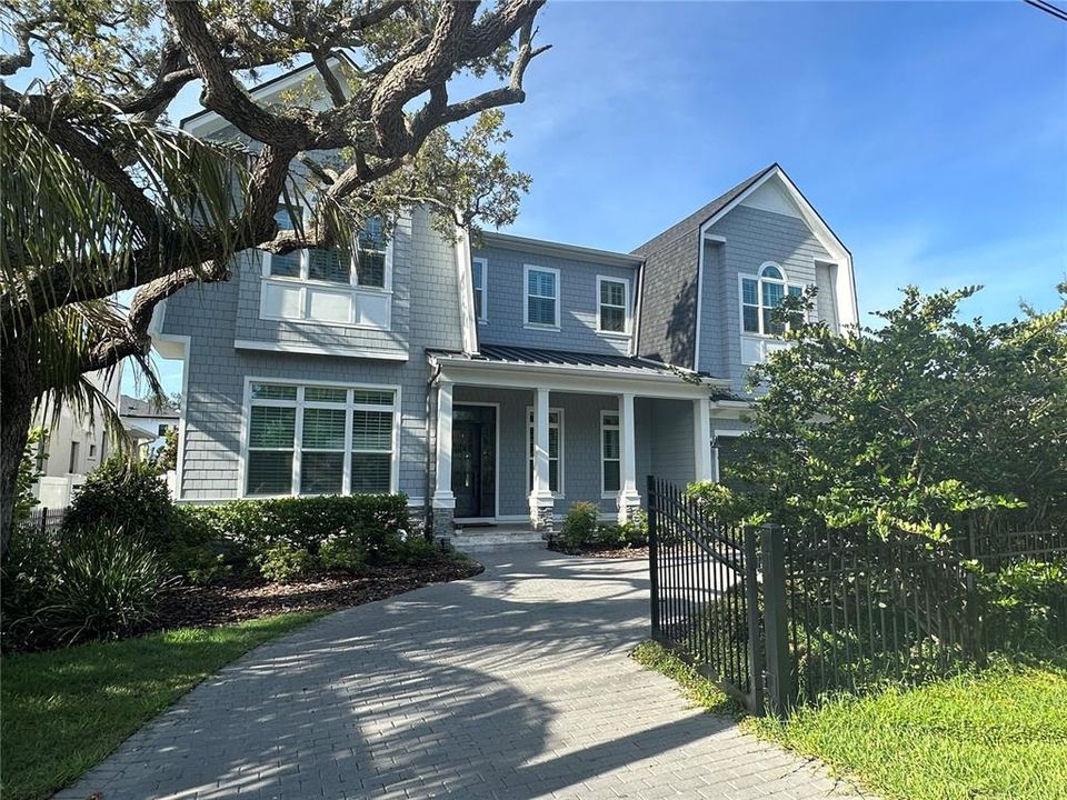 Recently Sold: $3,695,000 (4 beds, 5 baths, 5480 Square Feet)