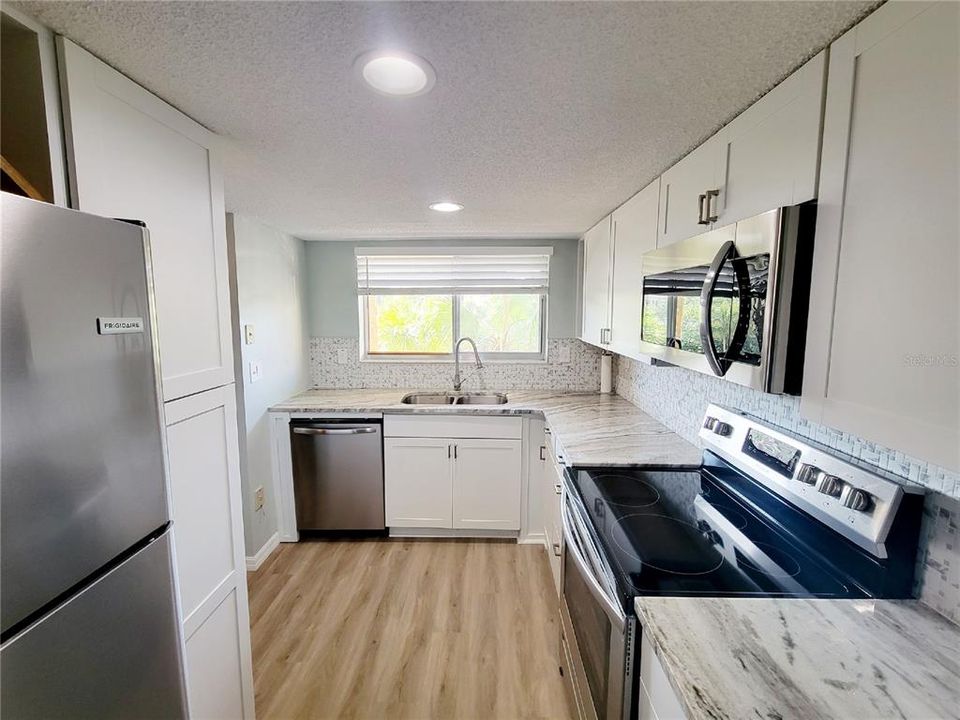 Recently Rented: $1,750 (2 beds, 1 baths, 917 Square Feet)