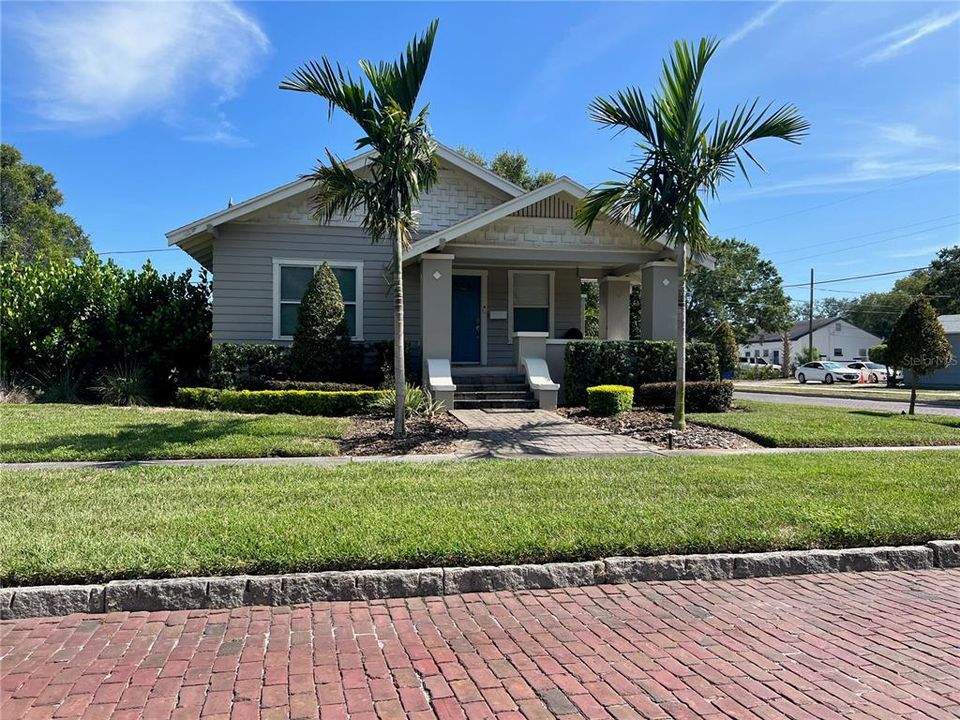 Recently Sold: $537,500 (3 beds, 2 baths, 1086 Square Feet)