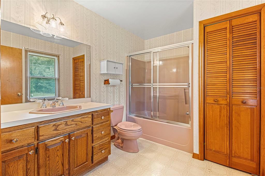 Недавно продано: $340,000 (3 спален, 3 ванн, 2587 Квадратных фут)