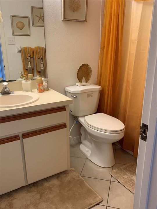 second bathroom with tub/shower