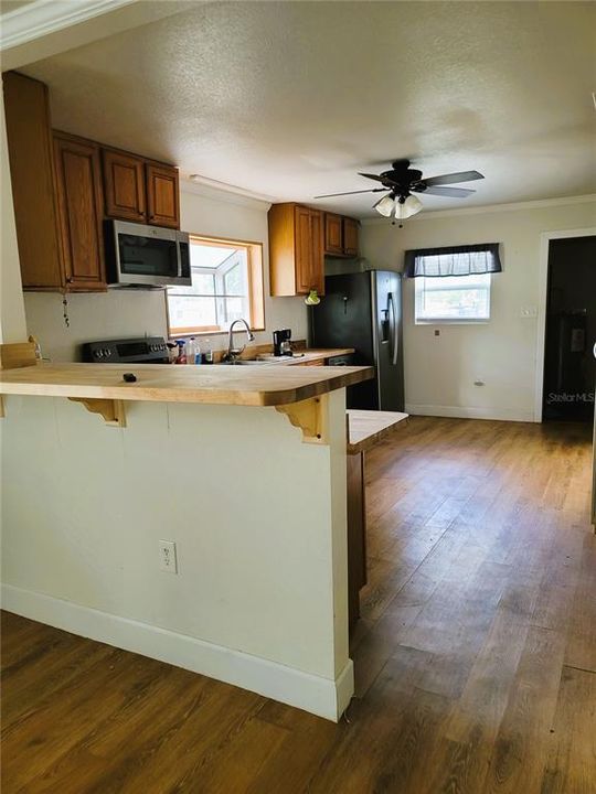 Recently Sold: $134,900 (2 beds, 1 baths, 1166 Square Feet)