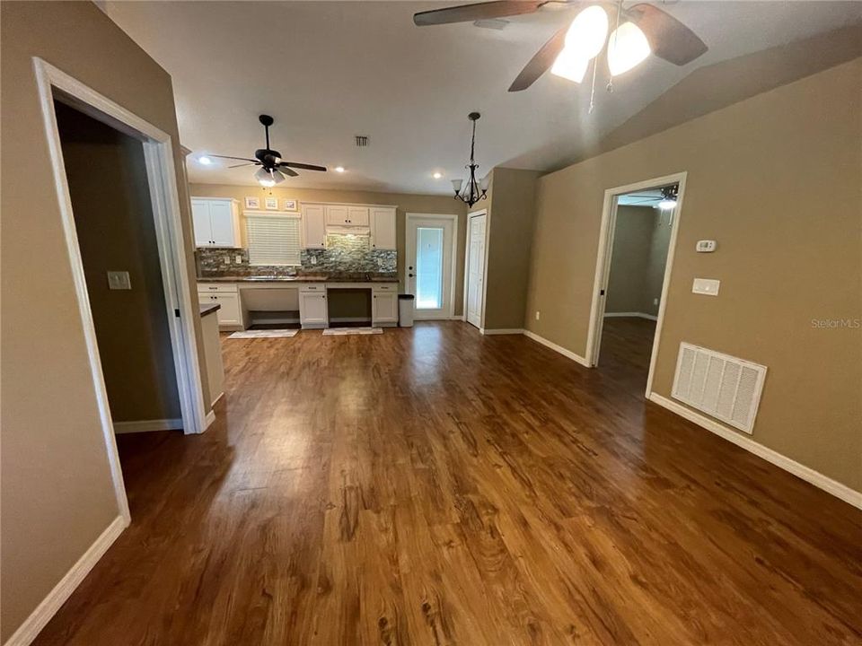 Recently Rented: $1,650 (2 beds, 2 baths, 1169 Square Feet)