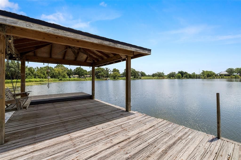 COVERED DOCK WITH FLOATING DOCK