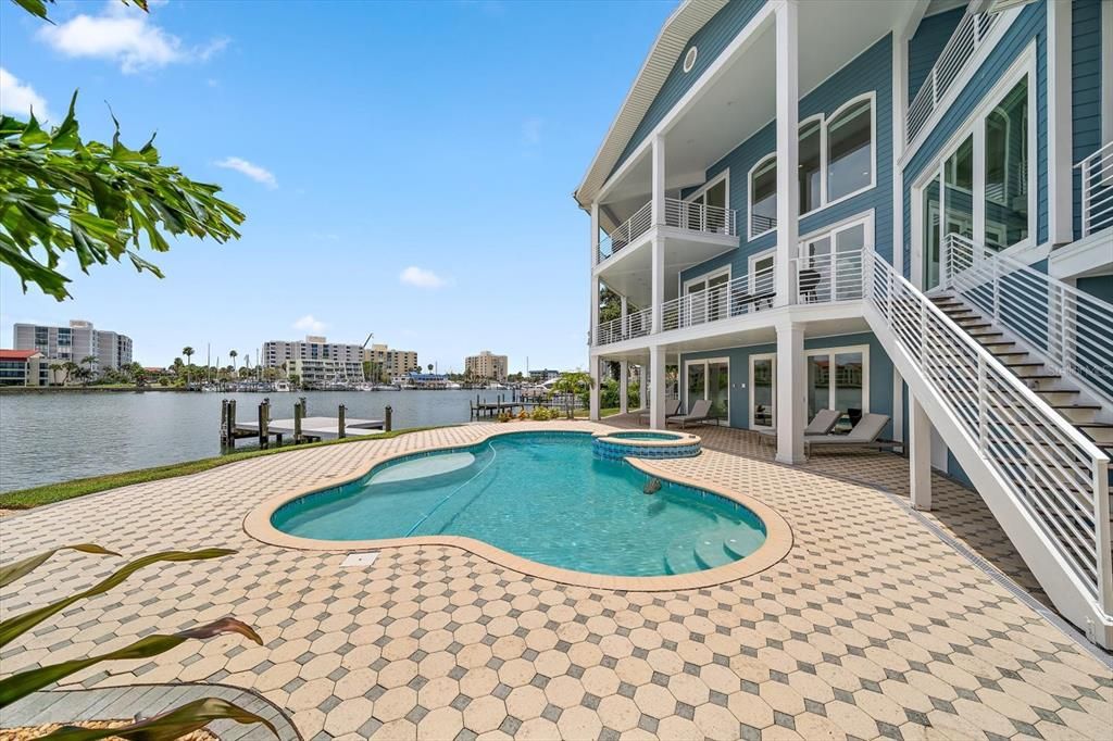 Recently Sold: $5,688,000 (5 beds, 4 baths, 5106 Square Feet)
