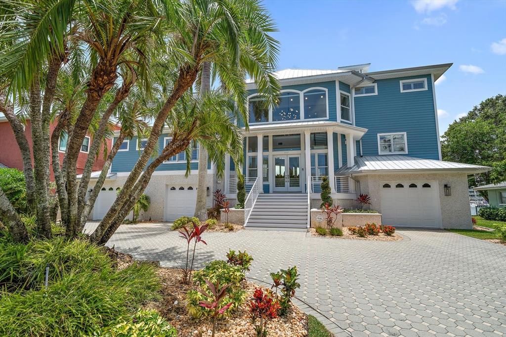 Recently Sold: $5,688,000 (5 beds, 4 baths, 5106 Square Feet)