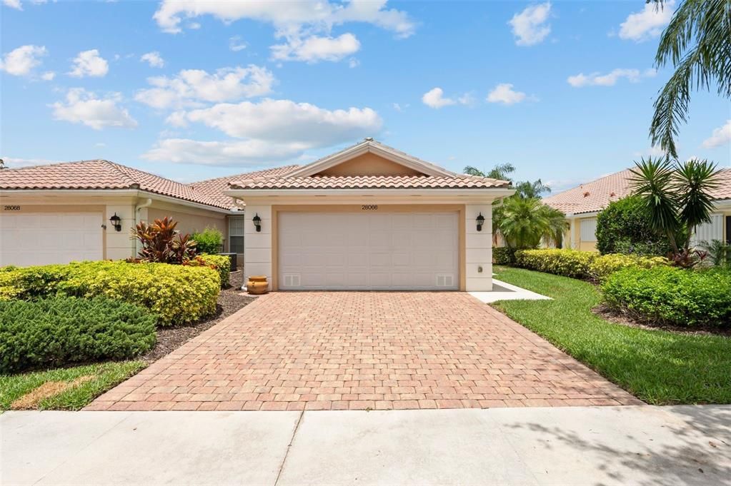 Recently Sold: $465,000 (2 beds, 2 baths, 1693 Square Feet)