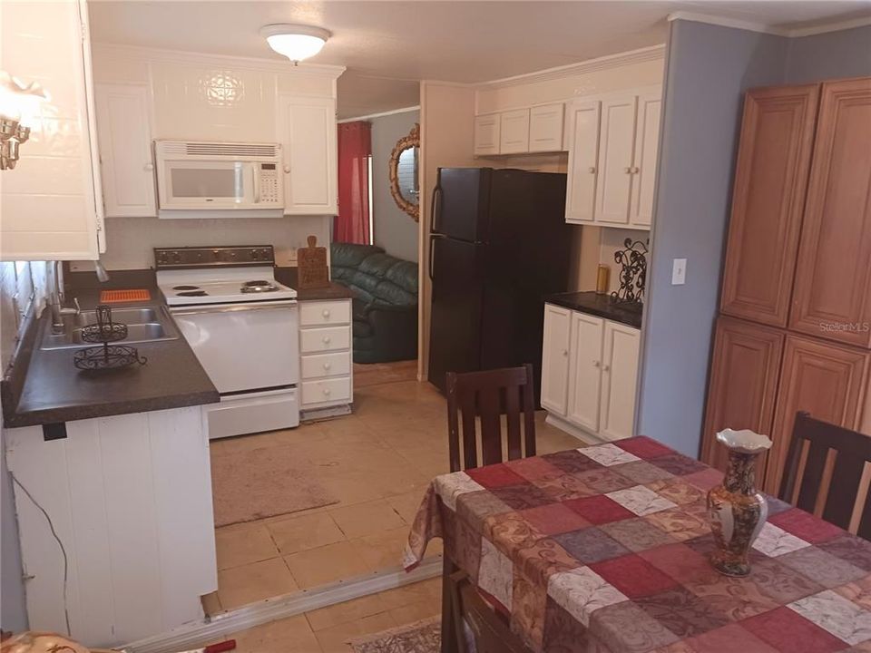 For Sale: $75,000 (2 beds, 1 baths, 720 Square Feet)