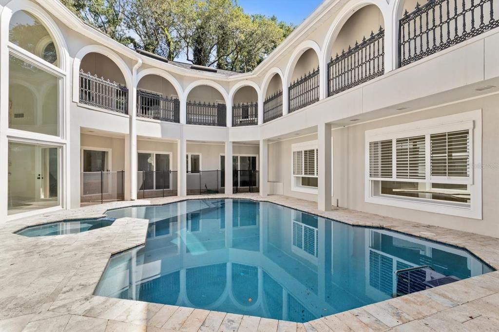 Pool with solar heat, solar blanket