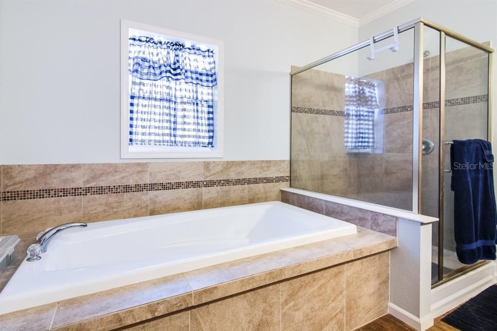 最近售出: $300,000 (3 贝兹, 2 浴室, 2108 平方英尺)
