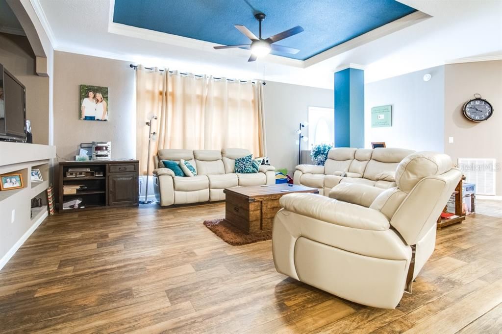 Recently Sold: $300,000 (3 beds, 2 baths, 2108 Square Feet)