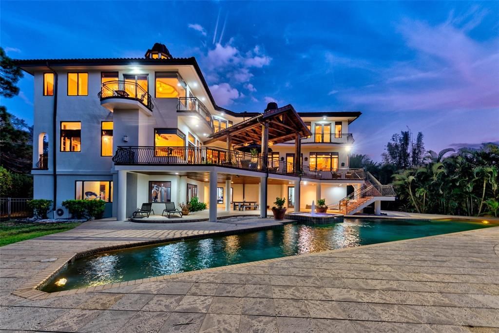 Recently Sold: $5,335,000 (5 beds, 5 baths, 6388 Square Feet)