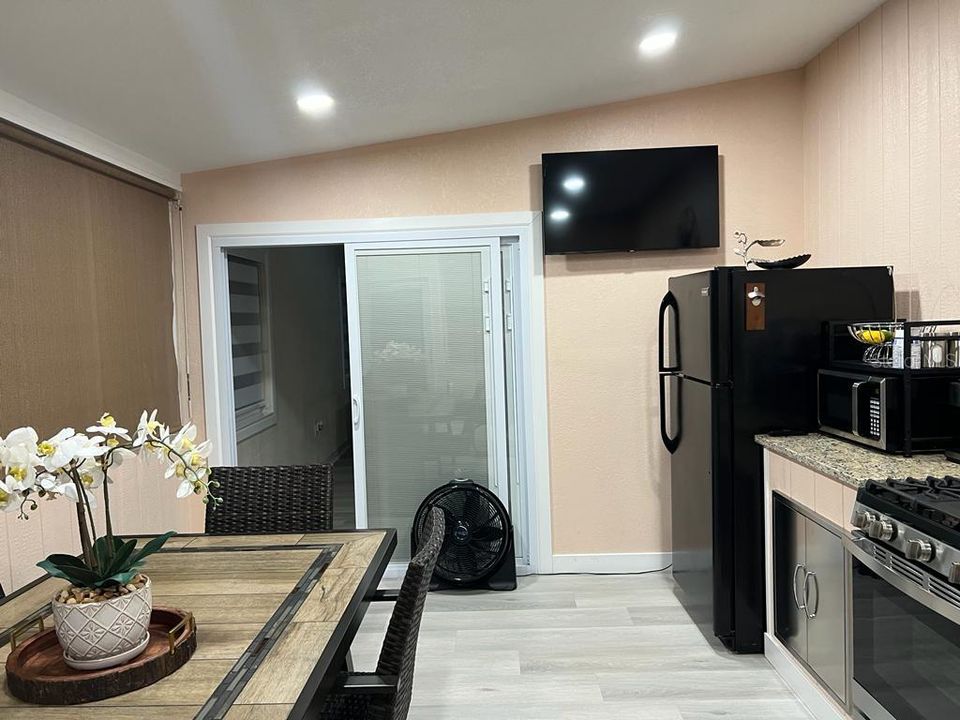 Vendido Recientemente: $300,000 (2 camas, 2 baños, 2482 Pies cuadrados)