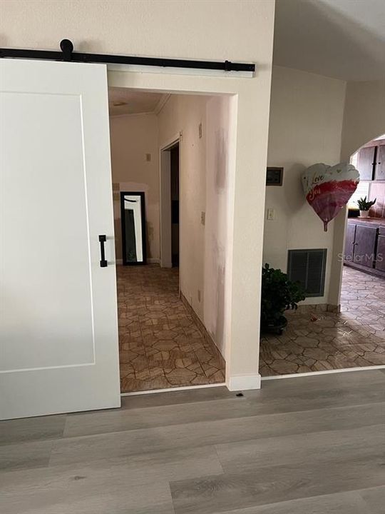 Vendido Recientemente: $300,000 (2 camas, 2 baños, 2482 Pies cuadrados)