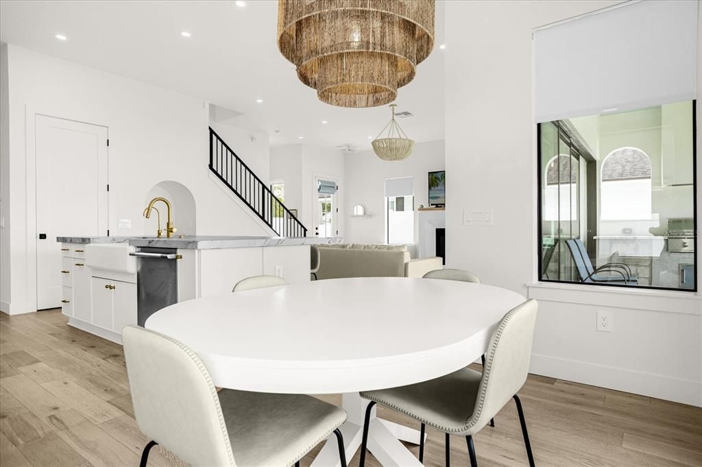 Recently Sold: $1,000,000 (3 beds, 2 baths, 1903 Square Feet)