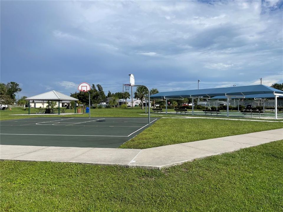 Public park basket ball