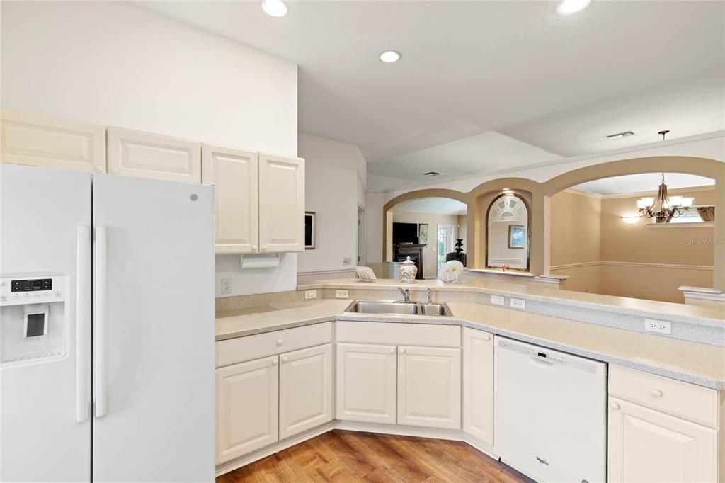 Recently Sold: $375,000 (3 beds, 2 baths, 2135 Square Feet)