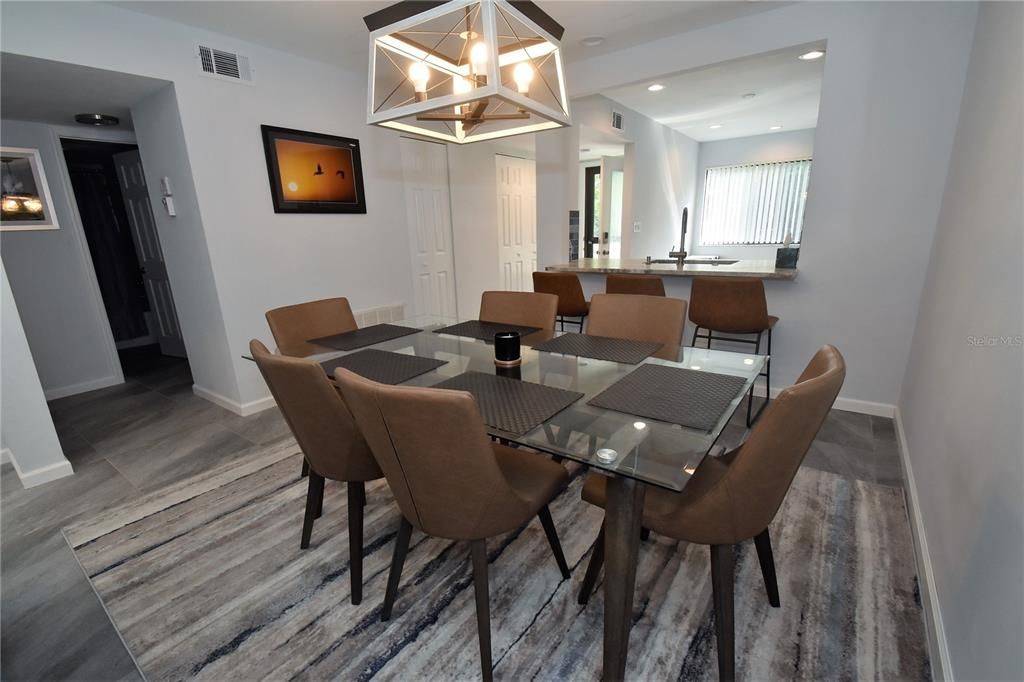 出租: $2,400 (2 贝兹, 2 浴室, 1211 平方英尺)