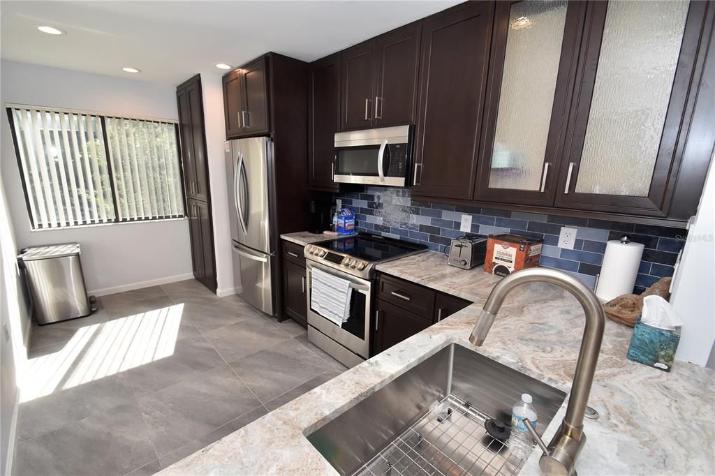 出租: $2,400 (2 贝兹, 2 浴室, 1211 平方英尺)