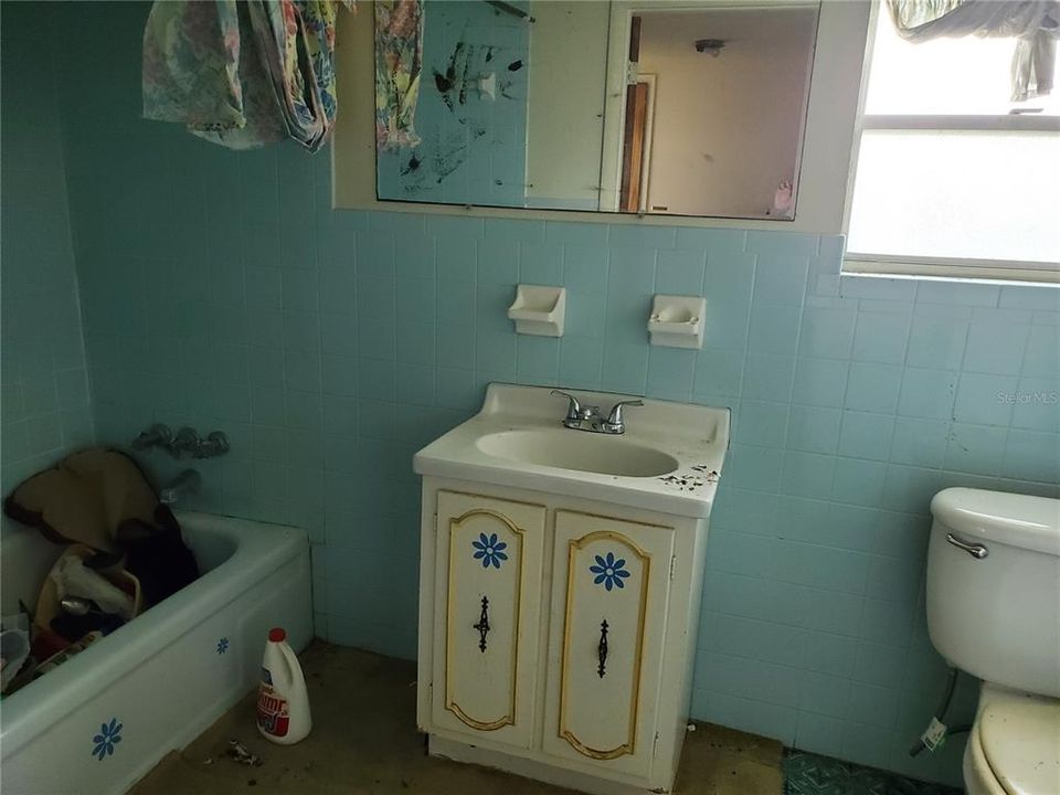 Apartment/Bathroom