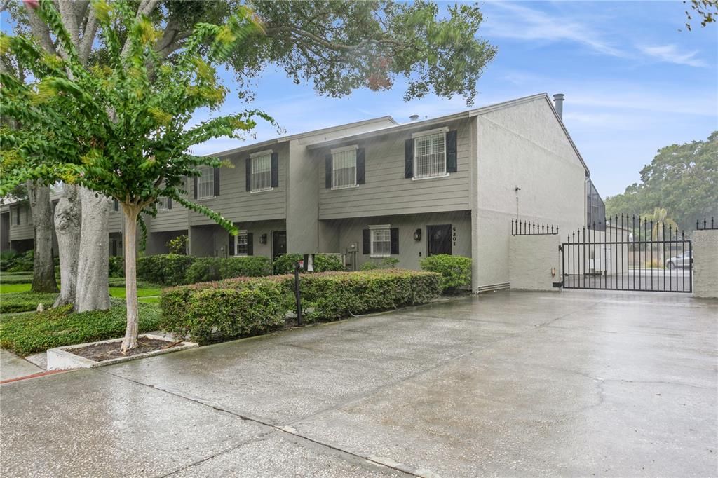 Recently Sold: $590,000 (3 beds, 2 baths, 1617 Square Feet)