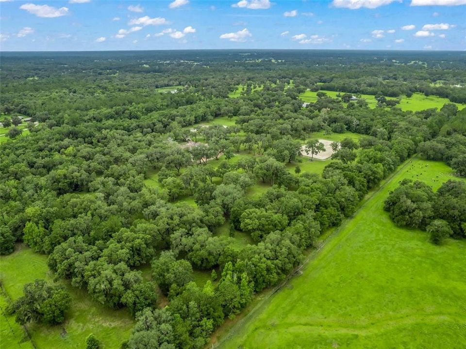 На продажу: $3,300,000 (26.77 acres)