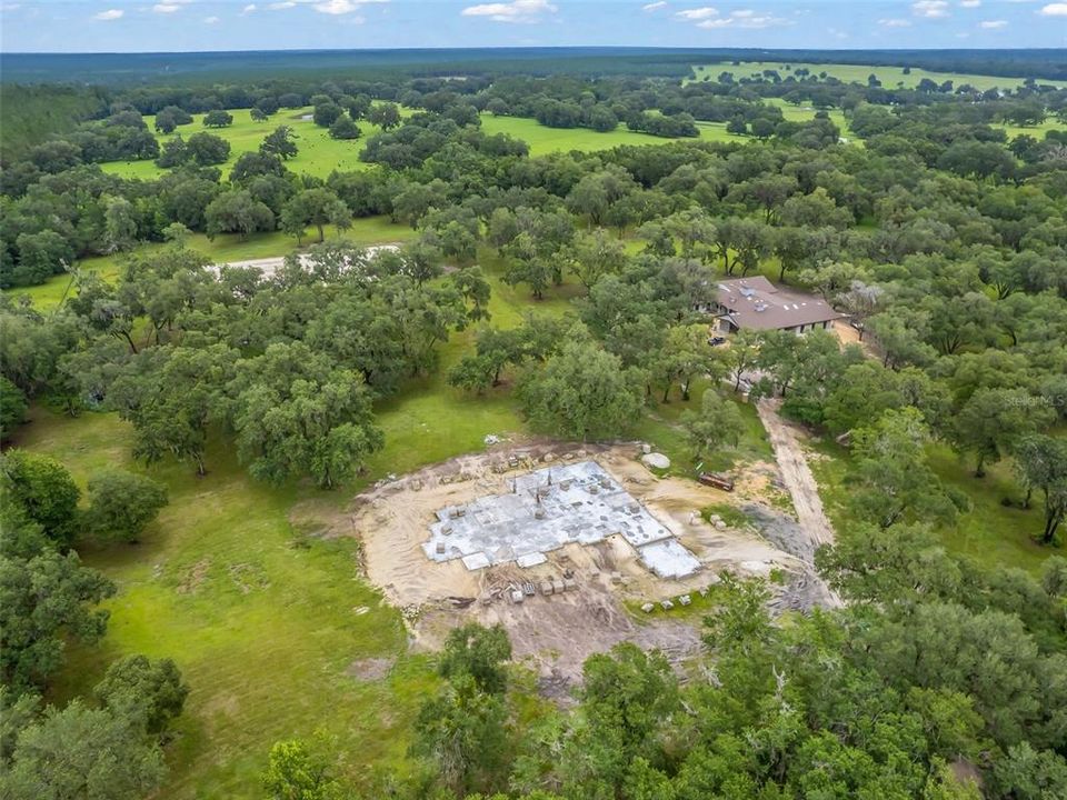 На продажу: $3,300,000 (26.77 acres)