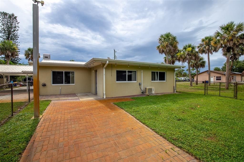 Vendido Recientemente: $267,395 (2 camas, 2 baños, 1956 Pies cuadrados)